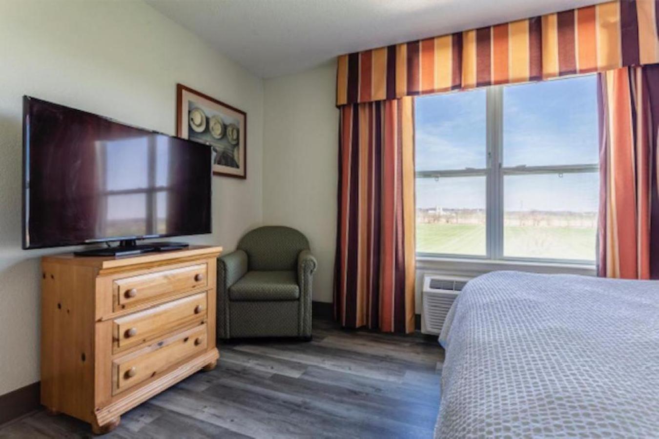 Lancaster Inn & Suites Manheim Εξωτερικό φωτογραφία