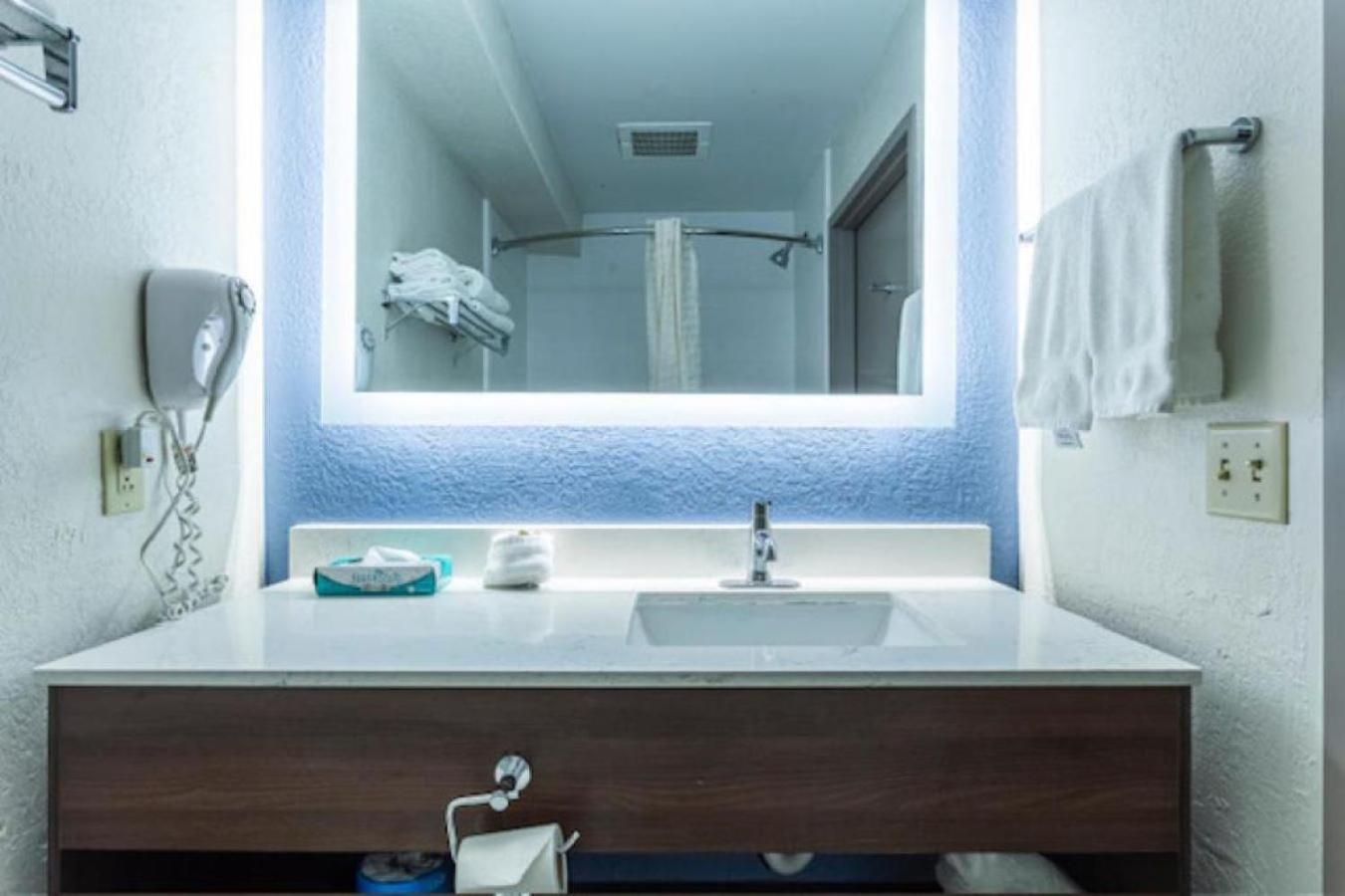 Lancaster Inn & Suites Manheim Εξωτερικό φωτογραφία