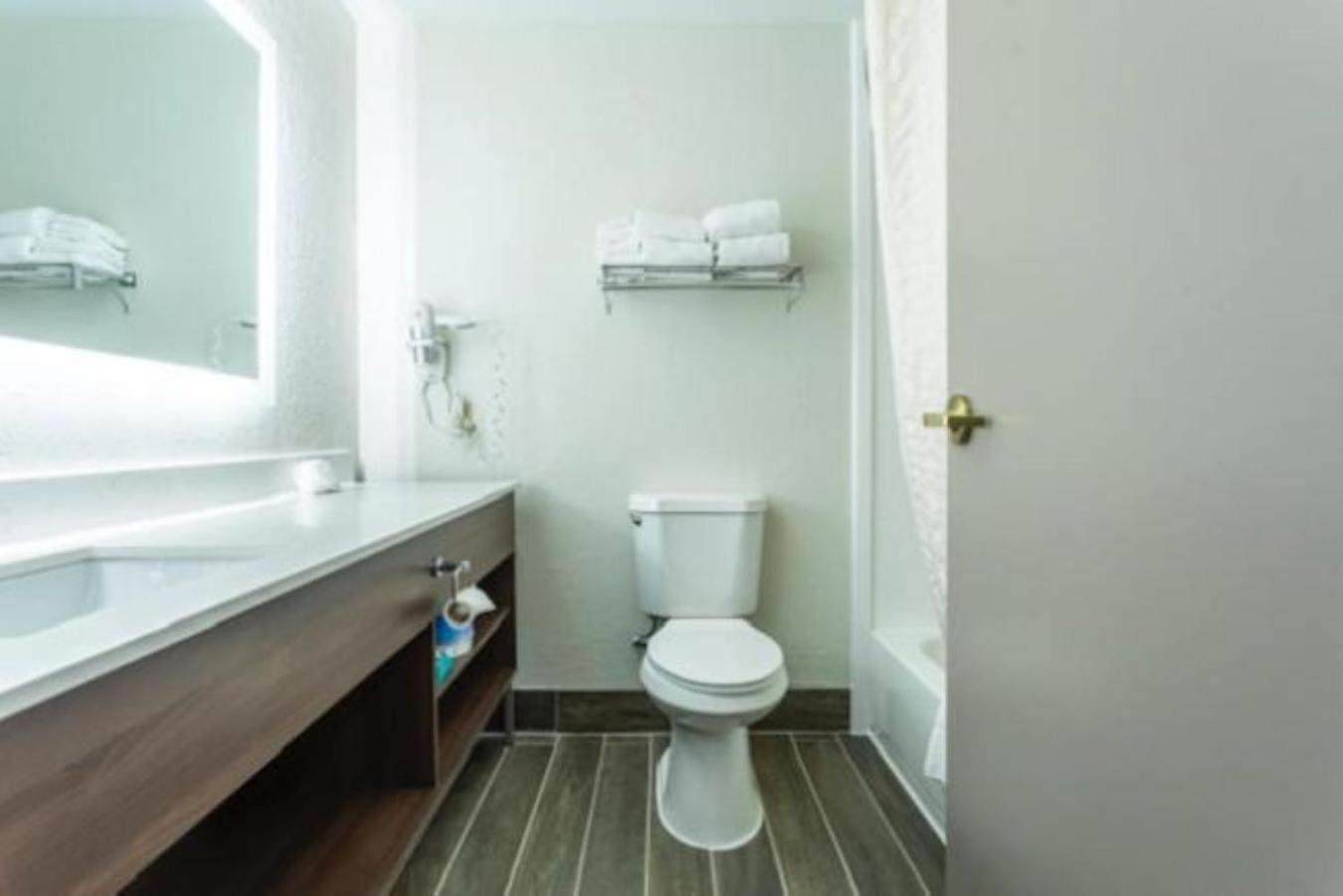 Lancaster Inn & Suites Manheim Εξωτερικό φωτογραφία