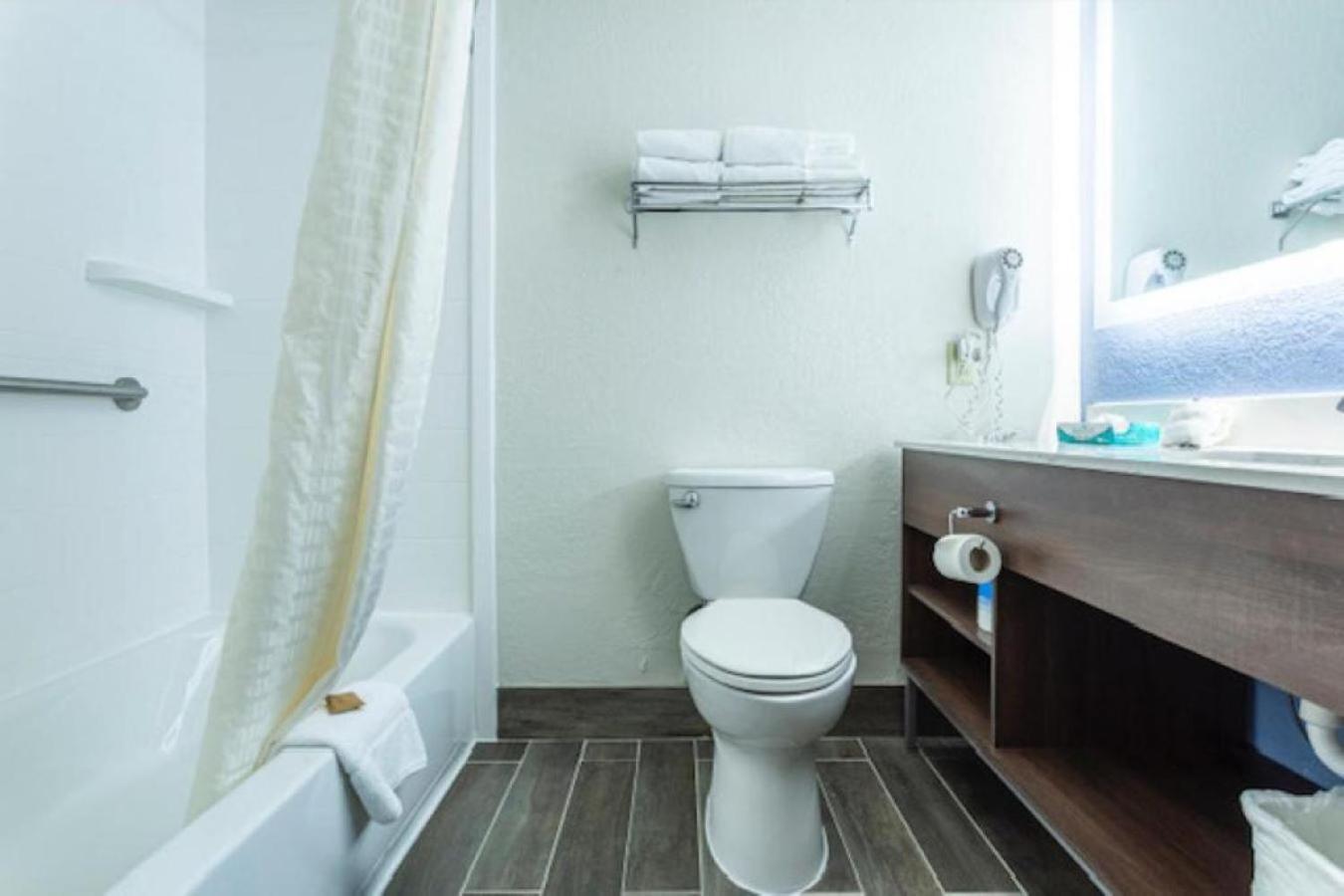 Lancaster Inn & Suites Manheim Εξωτερικό φωτογραφία