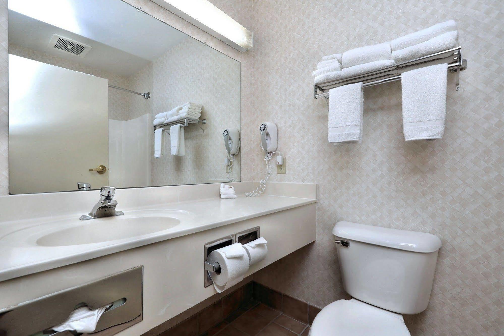 Lancaster Inn & Suites Manheim Εξωτερικό φωτογραφία