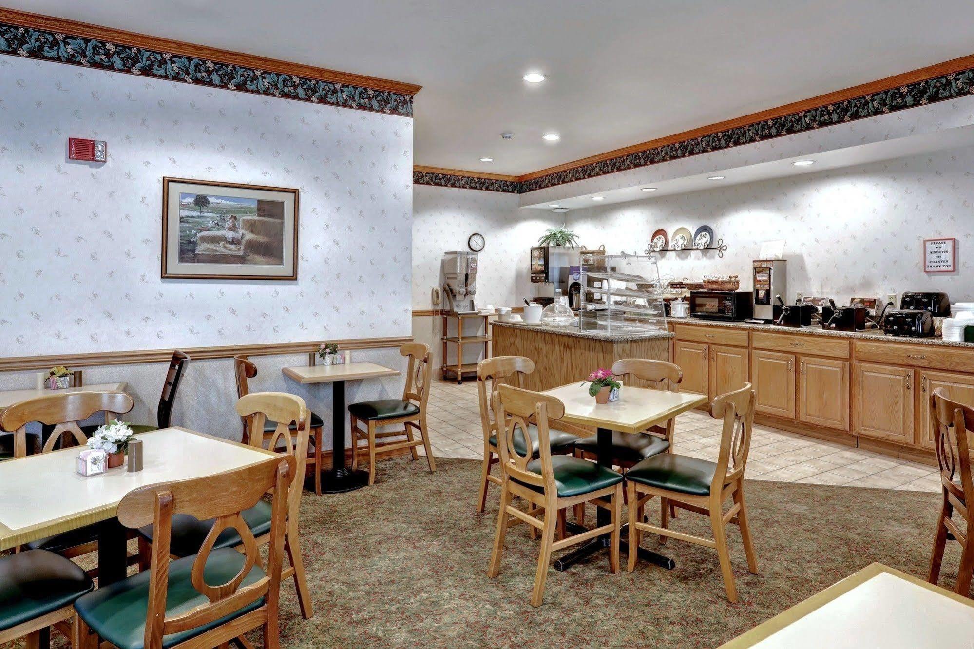 Lancaster Inn & Suites Manheim Εξωτερικό φωτογραφία