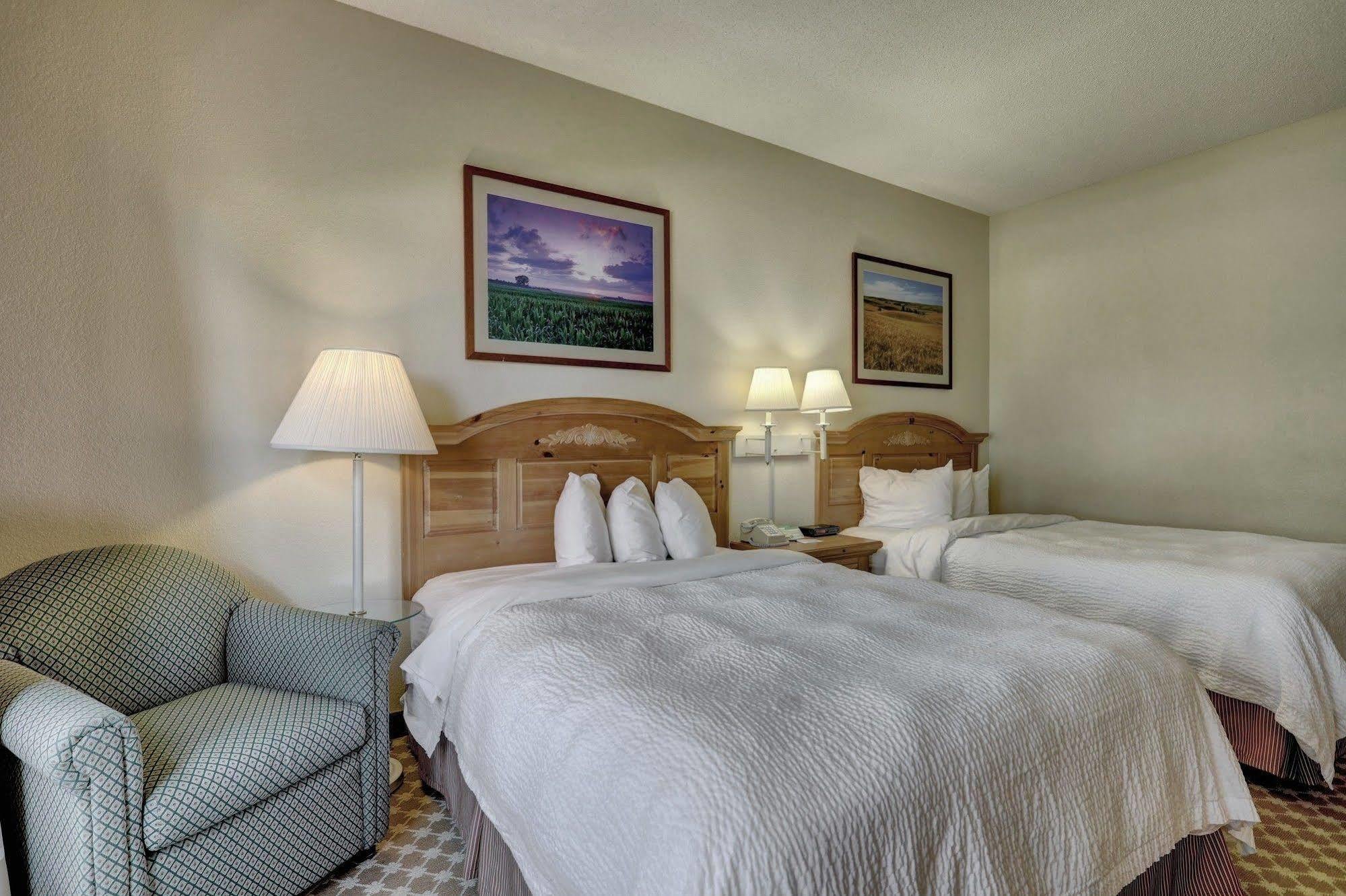Lancaster Inn & Suites Manheim Εξωτερικό φωτογραφία