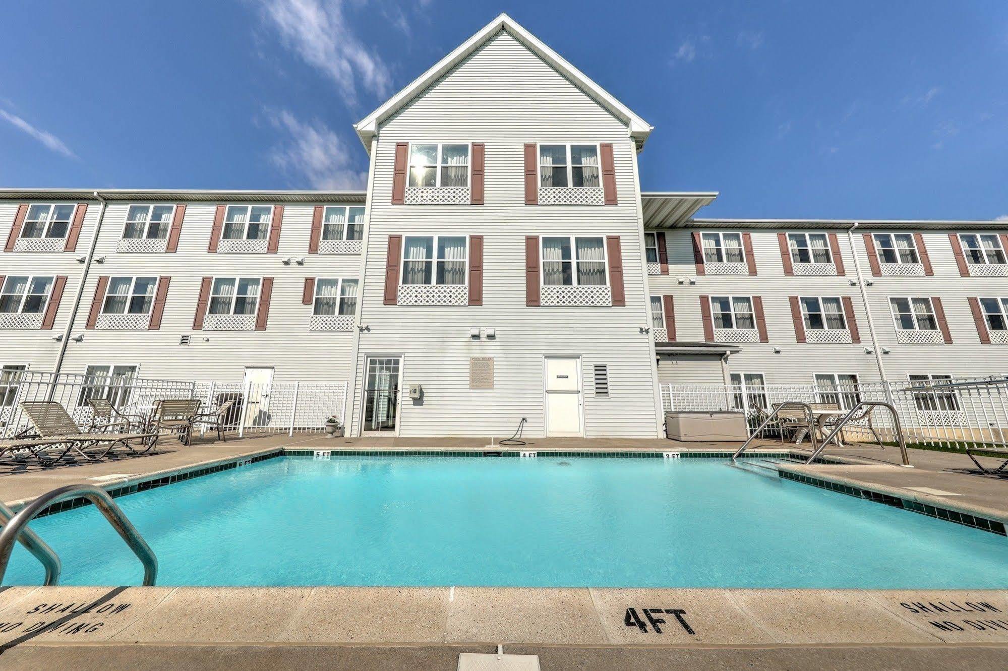 Lancaster Inn & Suites Manheim Εξωτερικό φωτογραφία