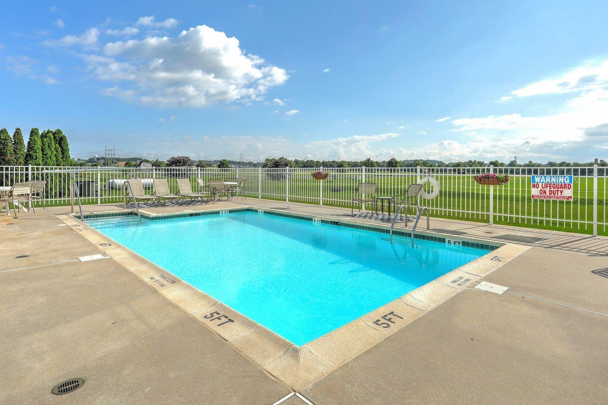 Lancaster Inn & Suites Manheim Εξωτερικό φωτογραφία